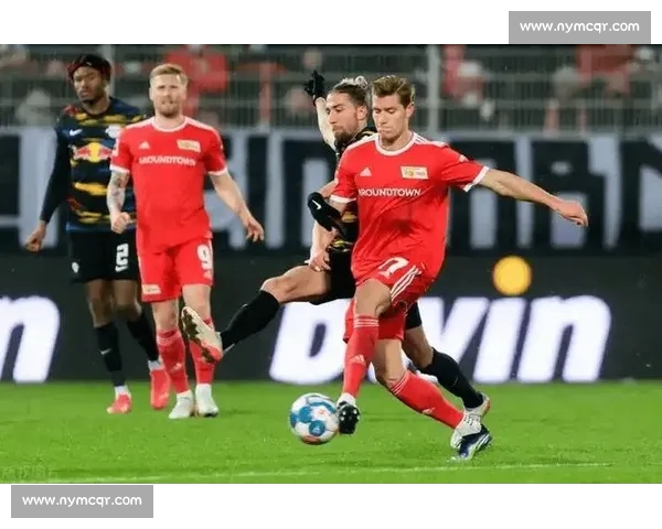 德甲赛季最新战况：球队表现解析与关键赛事回顾